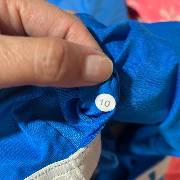 🔥1 hour sale. Lululemon, blue sports tank, built in bra, size 10 - Picture 2 of 8